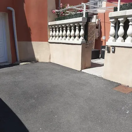 Maison 130m2, Terrasse 70 M2 Sud, 1a7 Pers, 3 Chbres Avec Tv Et Clim Holiday home Pierrelatte