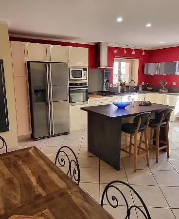 Maison 130m2, Terrasse 70 M2 Sud, 1a7 Pers, 3 Chbres Avec Tv Et Clim Holiday home *