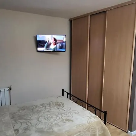 Maison 130m2, Terrasse 70 M2 Sud, 1a7 Pers, 3 Chbres Avec Tv Et Clim Holiday home