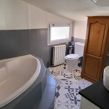 Holiday home Maison 130m2, Terrasse 70 M2 Sud, 1a7 Pers, 3 Chbres Avec Tv Et Clim Pierrelatte